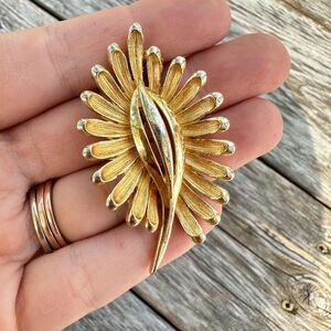 Vintage Modernist Flower Pin Gold Tone, Whimsical Gold Brooch Leaves Flower, Est